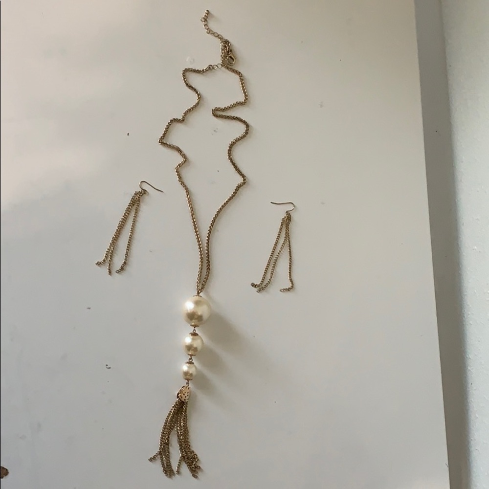 3 pearl statement necklace and earrings